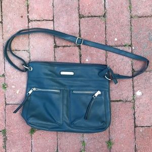 Jaclyn Smith purse